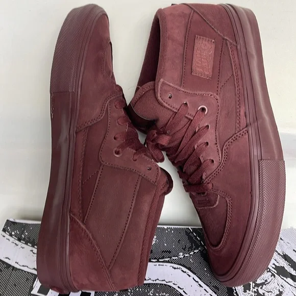 Vans Men’s Skate Half Cab
Mono Chocolate
VNDASFCDCHC
Sneakers - Picture 12 of 16